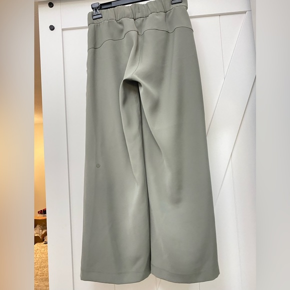 Lululemon on the fly wide leg pants 7/8 length - Picture 7 of 10